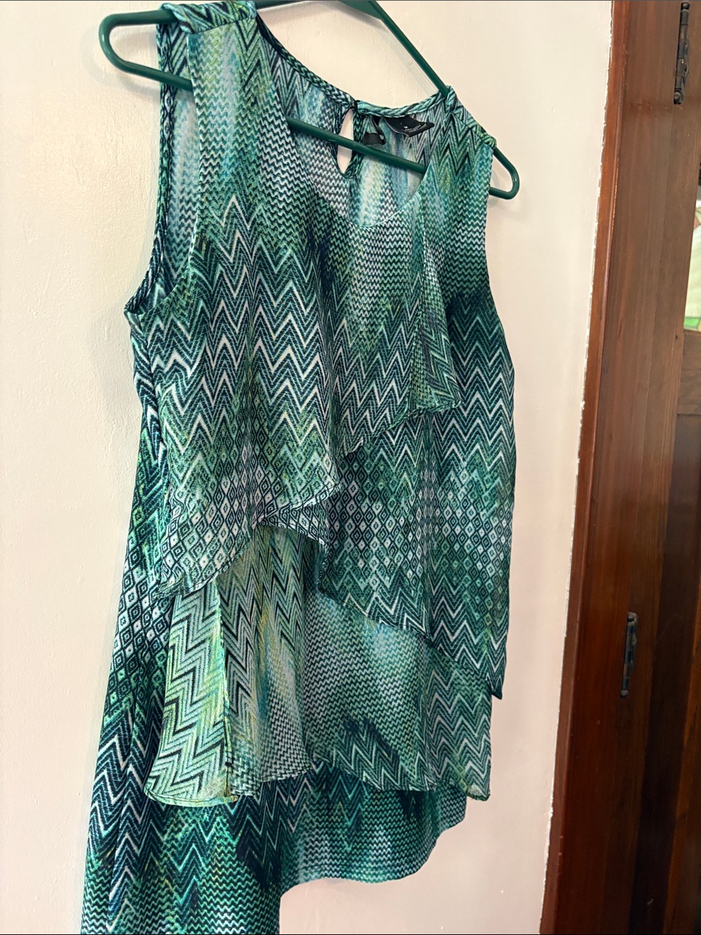 new directions Green Patterned Ruffle Shell Top Size Medium - Picture 5 of 11